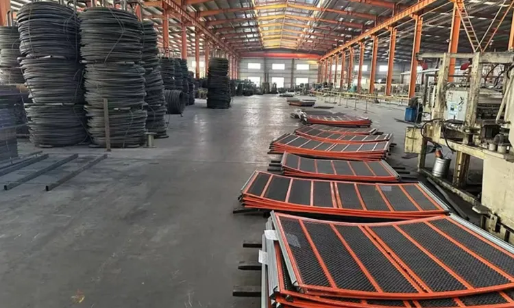 self cleaning screens factory.webp