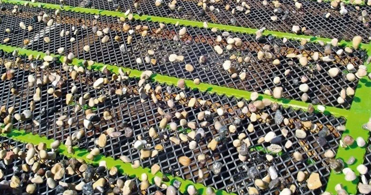 how self cleaning screens mesh work