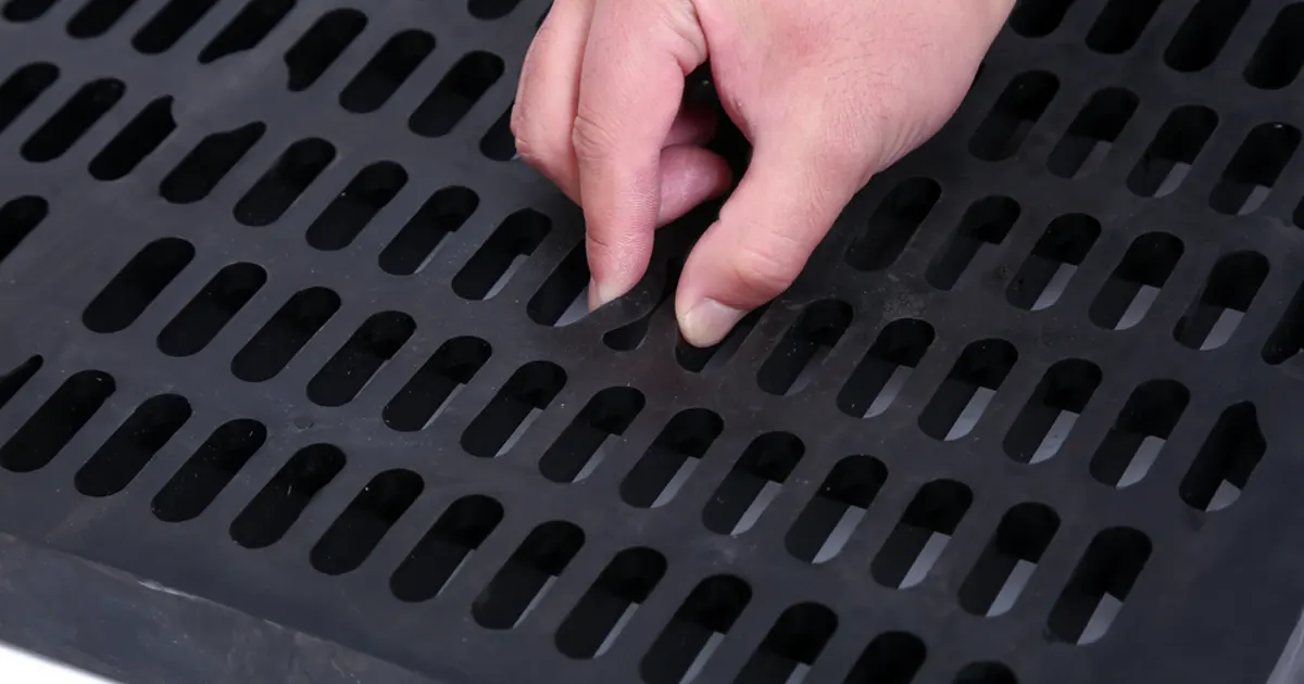 what are rubber screen panels