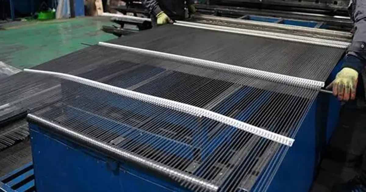 piano wire screens for sticky materials