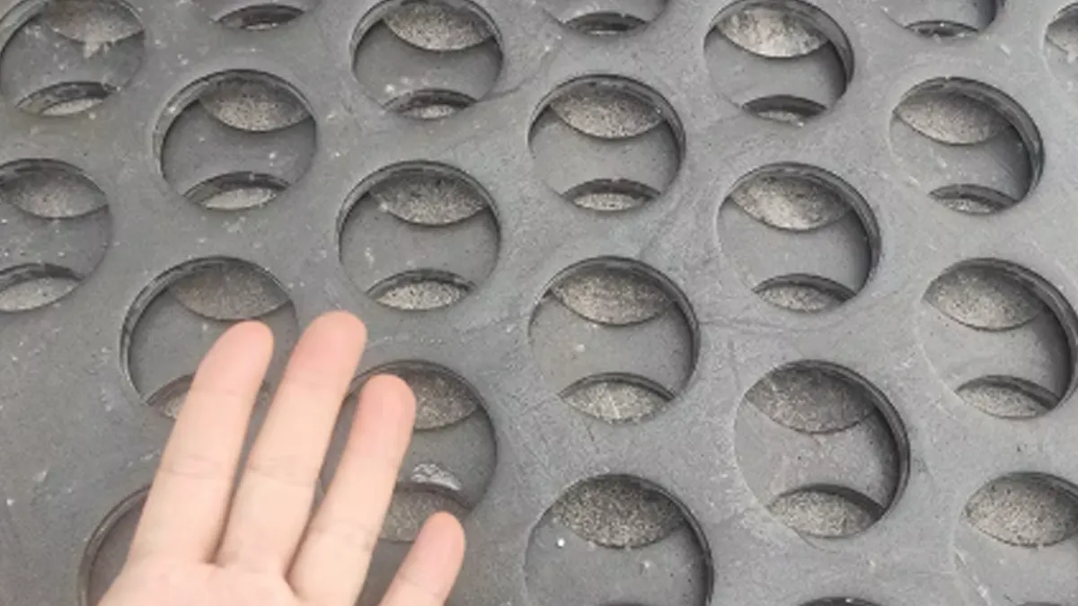 Perforated plate