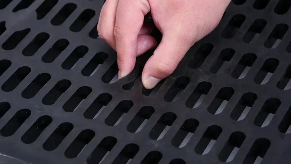Rubber screen panels